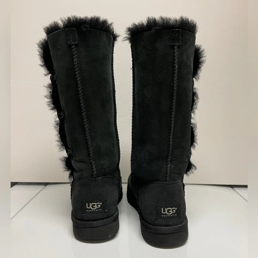 UGG Black Bailey Suede Button Triplet Boots - Size 6 - Picture 4 of 8